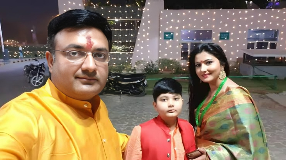 Chitra Tripathi Husband Name