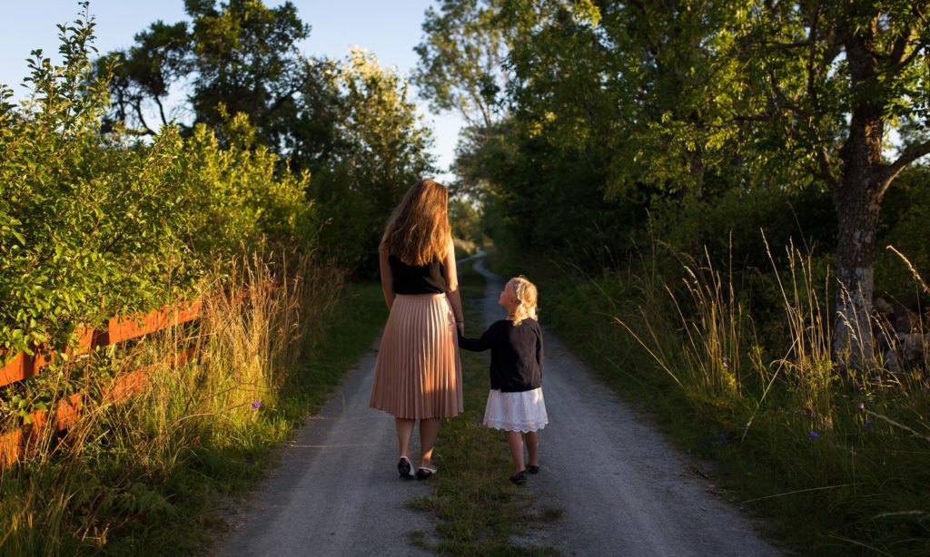 Minimalist Parenting Ideas: A Simple Way to Raise Happier Kids Without Stress